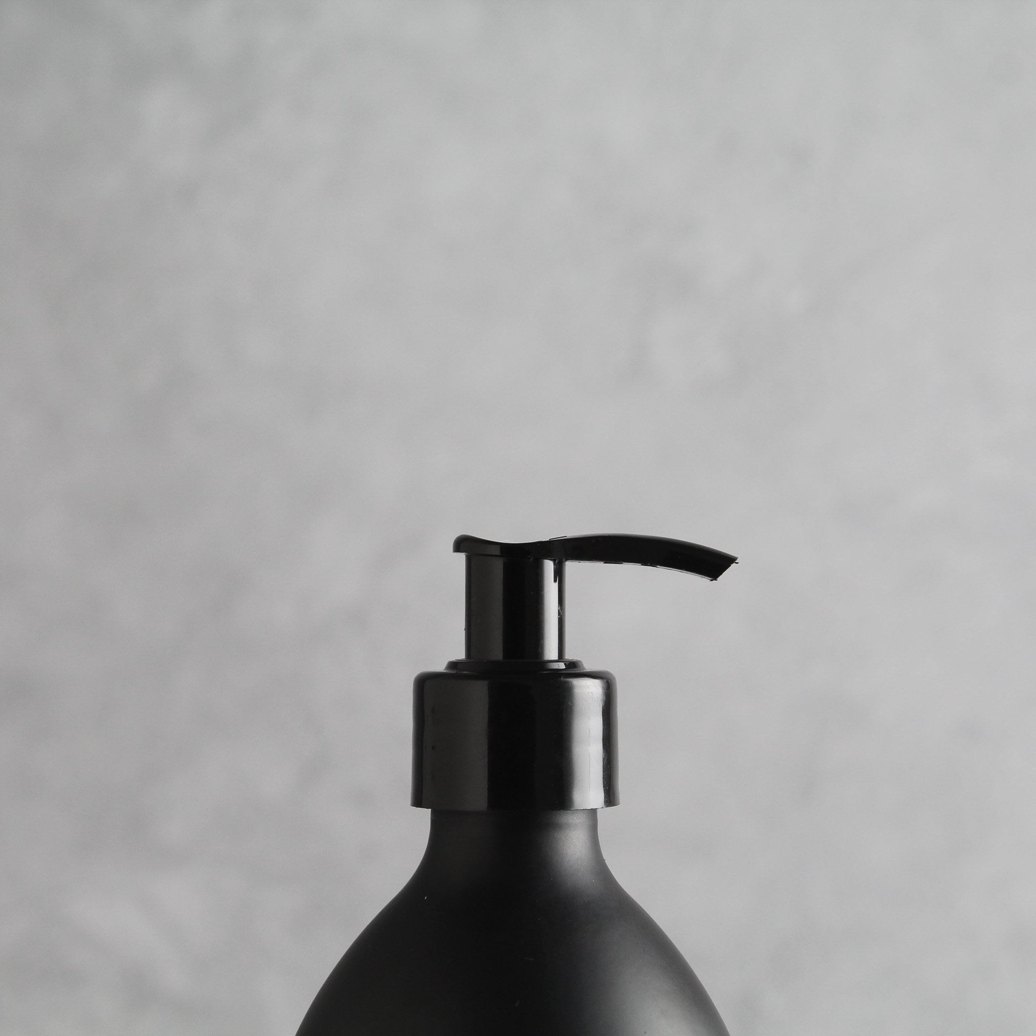 Labelled Matte Black Glass Dispenser Bottle With Black Pump - Namie Home